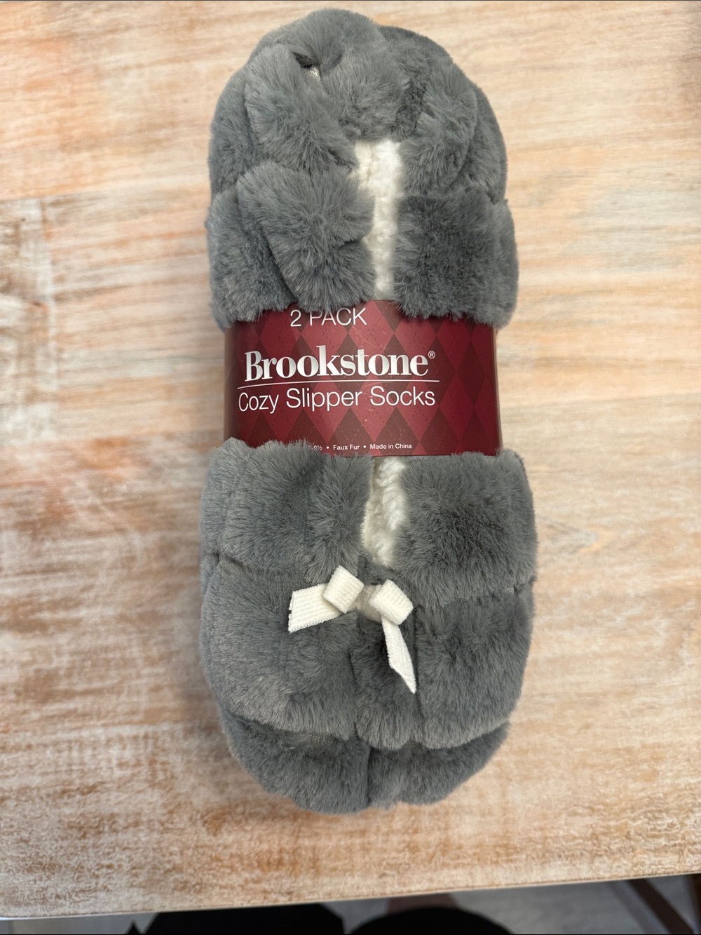 Brookstone set of 2 Gray & Burgundy Faux Fur Cozy Slipper Socks with Bow Accent